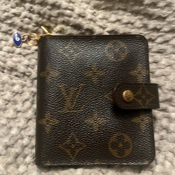 Authentic Louis Vuitton wallet - Picture 2 of 4